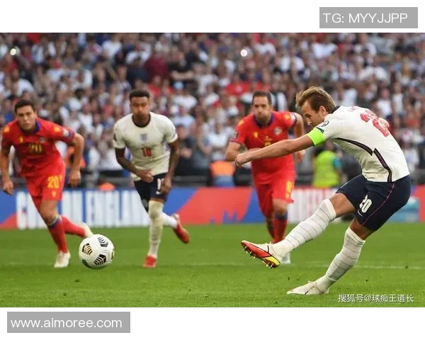 足球明星转会瞬间精彩回顾展现球场风云变幻的动人画面 足球明星转会瞬间精彩回顾展现球场风云变幻的动人画面